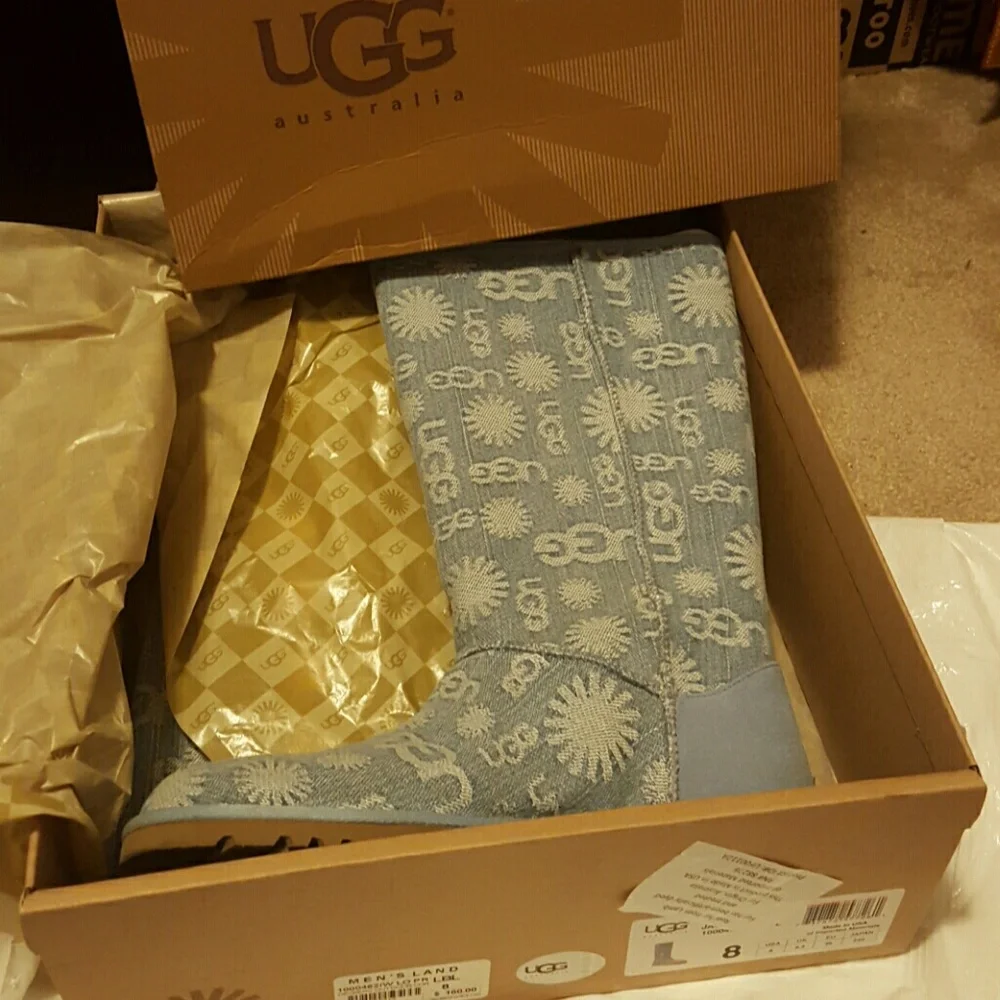 Rare Ugg boots size  8